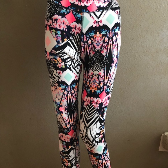 Material Girl Active Juniors' Printed Leggings - Picture 2 of 7